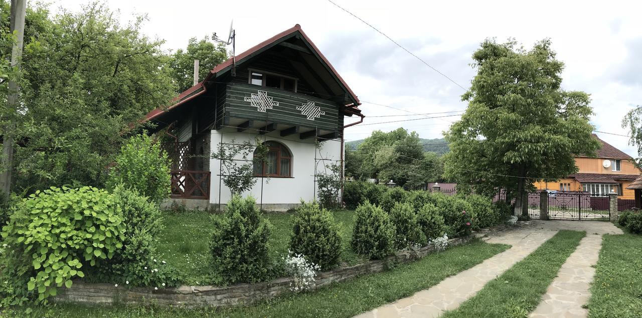 Cottage Shchaslyvyi Yaremche Exterior foto