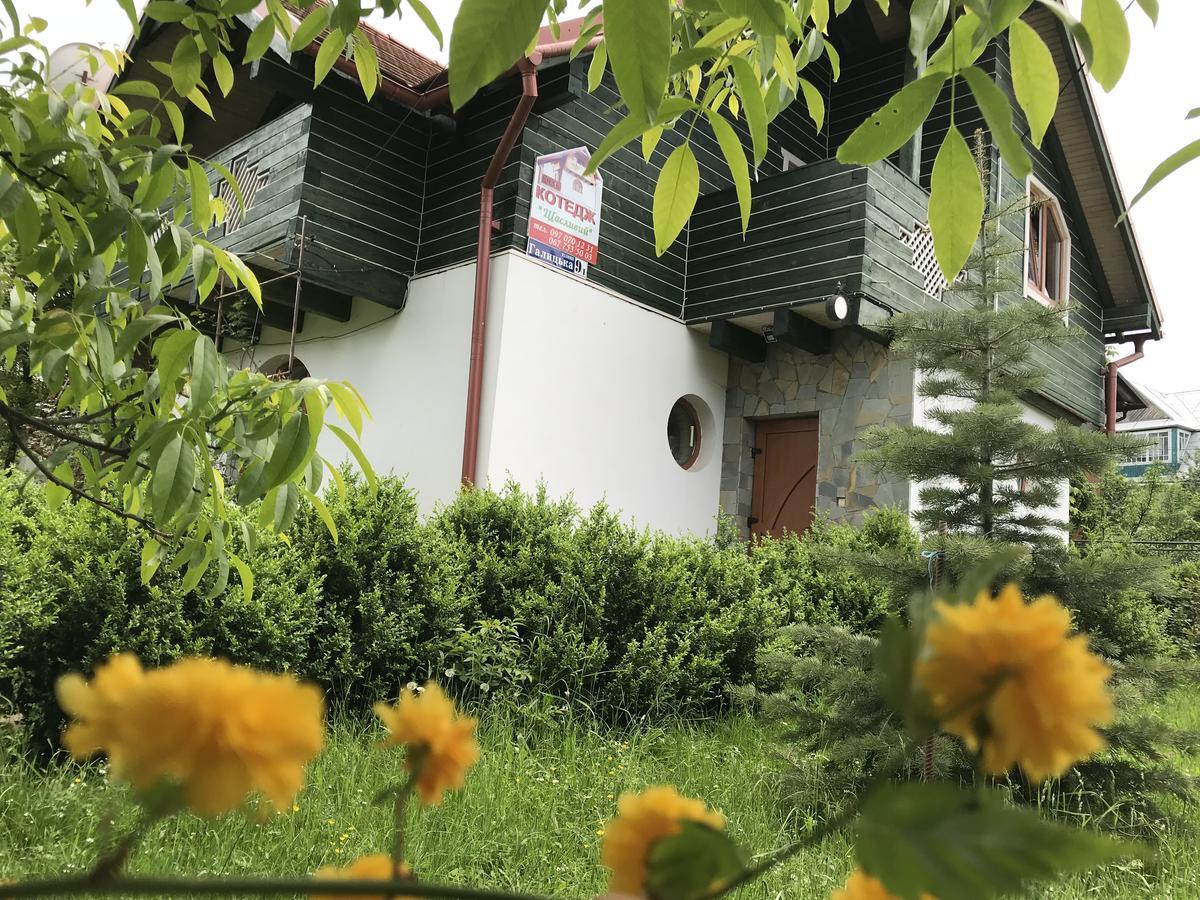 Cottage Shchaslyvyi Yaremche Exterior foto